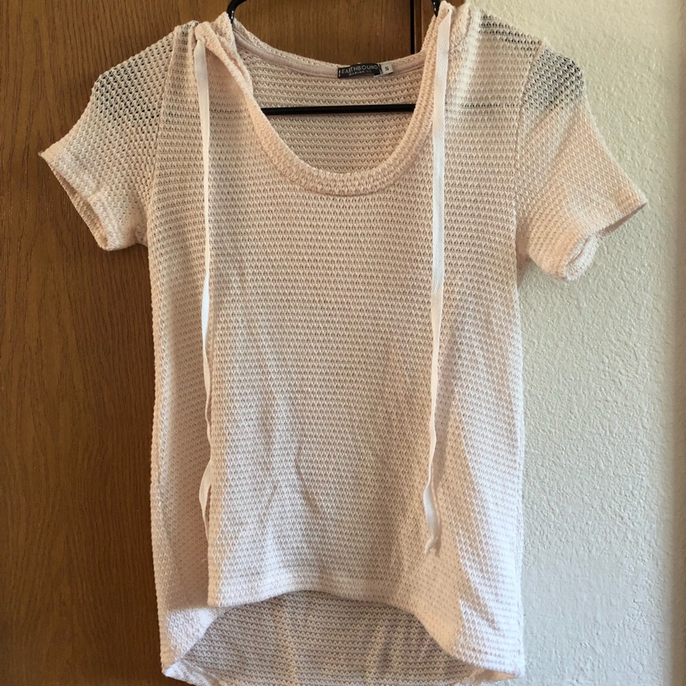 Knitted short sleeve shirt with hood